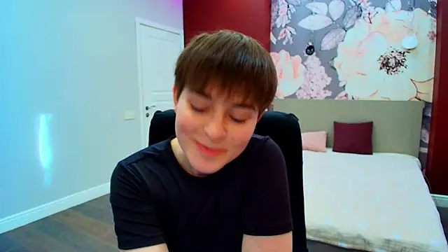 EmiliaYours online show from April 2026 02:29:02 PM