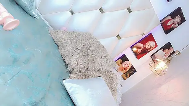 Niccolls Princess online show from March 2025 10:22:01 AM