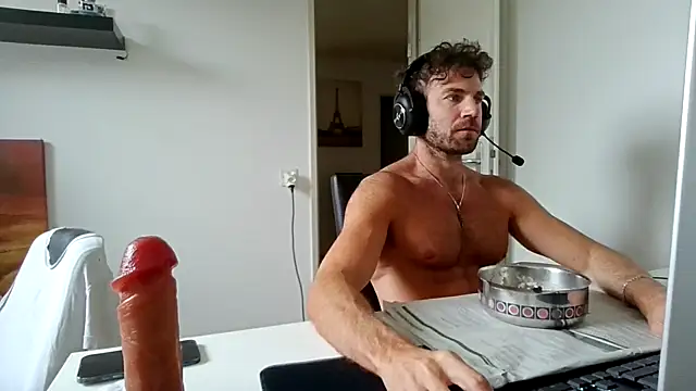 Snapshot of alpha-hunk chatting on May 2026 10:00:01 AM alpha-hunk online show from May 2026 10:00:01 AM