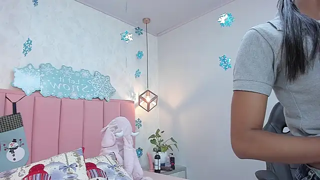 MAYROBERTSS online show from December 2024 12:12:01 PM