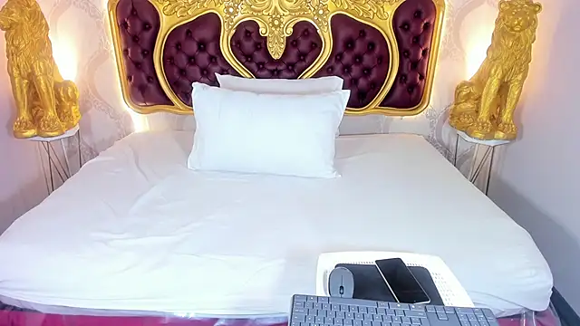 KendralHolson online show from October 2025 04:35:02 AM