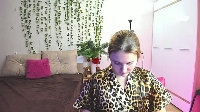 Miss Elsa  online show from December 2025 02:45:02 PM