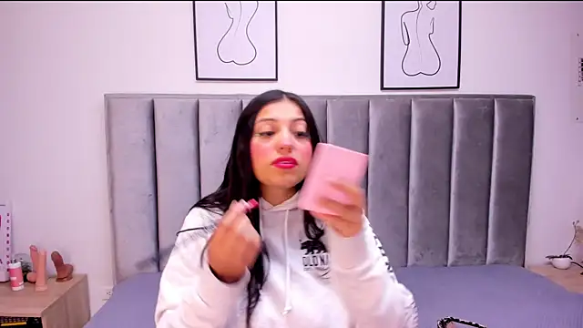 Snapshot of Emmy-Turnner chatting on October 2025 11:54:02 AM Emmy-Turnner online show from October 2025 11:54:02 AM