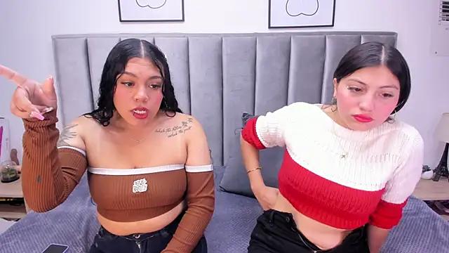 Snapshot of Emmy-Turnner chatting on November 2025 01:33:02 PM Emmy-Turnner online show from November 2025 01:33:02 PM