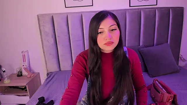 Snapshot of Emmy-Turnner chatting on November 2025 12:13:01 PM Emmy-Turnner online show from November 2025 12:13:01 PM