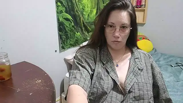 Snapshot of ThickGirlsDoItBetter chatting on January 2025 11:24:01 PM ThickGirlsDoItBetter online show from January 2025 11:24:01 PM