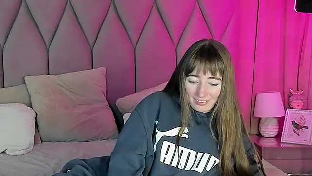 MillicentFarrell online show from February 2025 07:00:01 PM