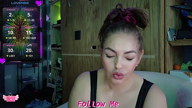 QueenYsuRey online show from November 2025 06:29:01 PM