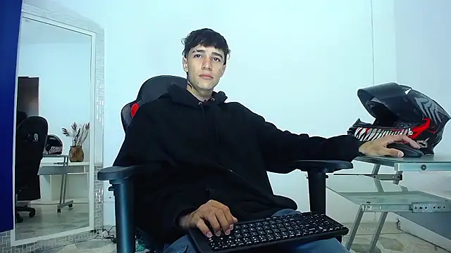 Snapshot of Zacktk7 chatting on December 2024 11:13:01 PM Zacktk7 online show from December 2024 11:13:01 PM