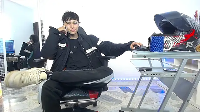 Snapshot of Zacktk7 chatting on December 2024 11:17:02 PM Zacktk7 online show from December 2024 11:17:02 PM