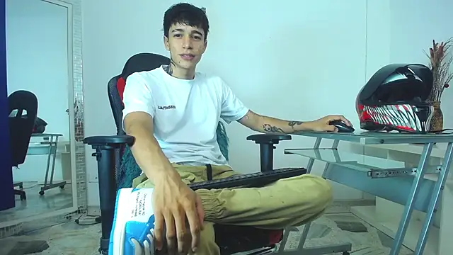 Snapshot of Zacktk7 chatting on January 2025 09:00:02 PM Zacktk7 online show from January 2025 09:00:02 PM