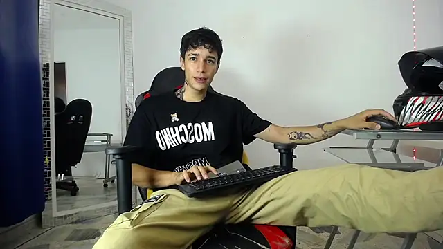 Snapshot of Zacktk7 chatting on January 2025 07:42:01 PM Zacktk7 online show from January 2025 07:42:01 PM