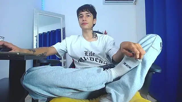 Snapshot of Zacktk7 chatting on February 2025 05:05:02 PM Zacktk7 online show from February 2025 05:05:02 PM