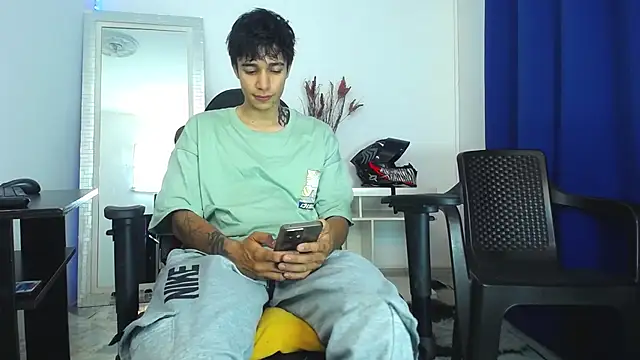 Snapshot of Zacktk7 chatting on February 2025 07:42:01 PM Zacktk7 online show from February 2025 07:42:01 PM