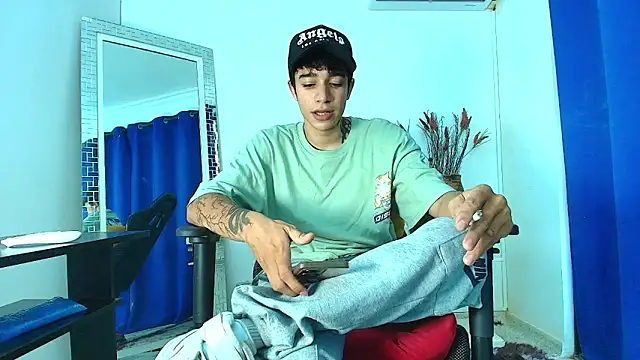 Snapshot of Zacktk7 chatting on February 2025 07:54:02 PM Zacktk7 online show from February 2025 07:54:02 PM