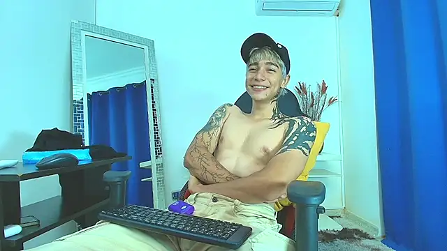 Snapshot of Zacktk7 chatting on February 2025 11:32:02 PM Zacktk7 online show from February 2025 11:32:02 PM