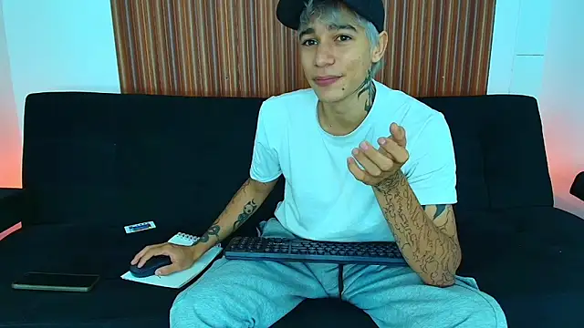 Snapshot of Zacktk7 chatting on February 2025 11:00:02 PM Zacktk7 online show from February 2025 11:00:02 PM