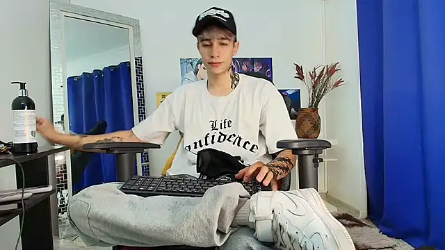 Snapshot of Zacktk7 chatting on March 2025 07:46:01 PM Zacktk7 online show from March 2025 07:46:01 PM