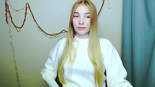 Snapshot of Queen_ofLove chatting on December 2025 08:59:01 PM Queen ofLove online show from December 2025 08:59:01 PM