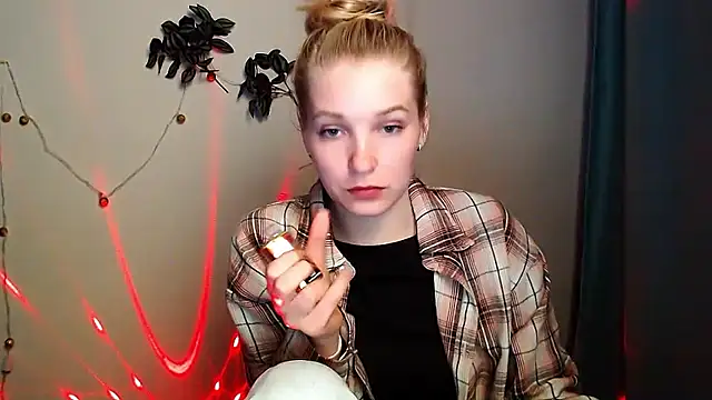 Queen ofLove online show from May 2026 05:29:02 PM