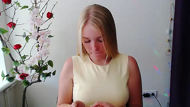 Queen ofLove online show from June 2026 12:41:02 PM