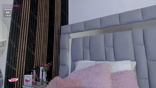 vivianne scott online show from November 2025 12:20:01 PM