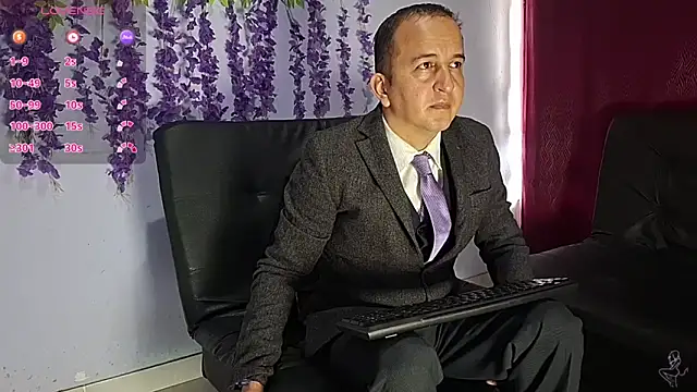 Snapshot of yazforeSolo chatting on June 2026 01:39:01 PM yazforeSolo online show from June 2026 01:39:01 PM
