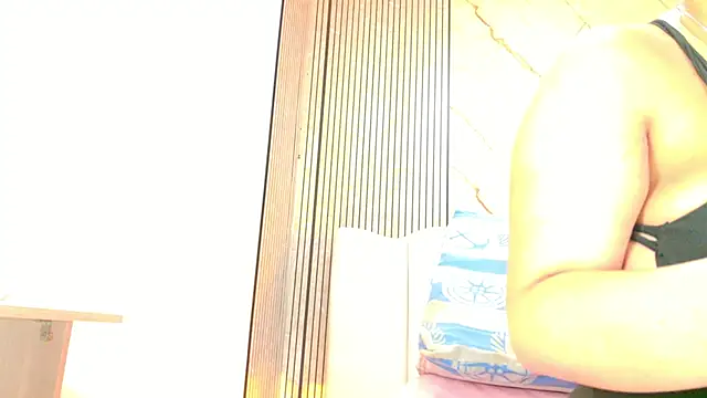 Sofia martiin online show from March 2026 03:00:01 AM