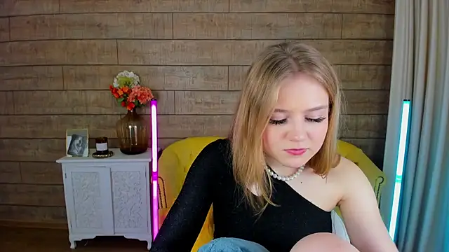 SelinSwarovski online show from February 2025 02:49:02 AM