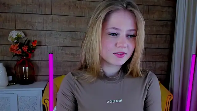 SelinSwarovski online show from February 2025 10:31:01 PM