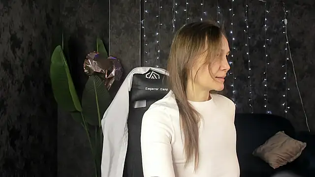 Lillian White online show from March 2026 01:00:02 AM