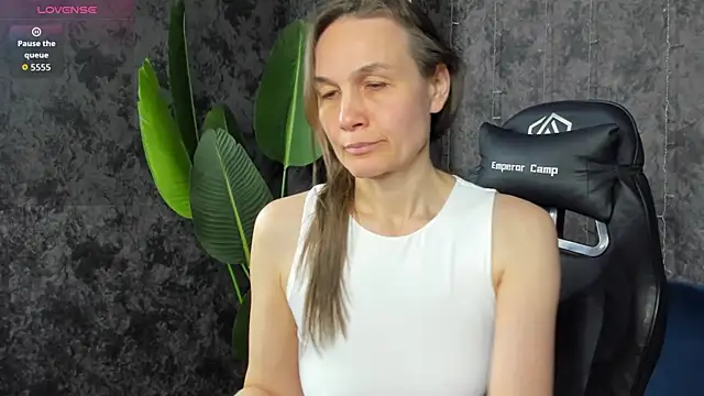 Lillian White online show from April 2026 01:06:02 AM