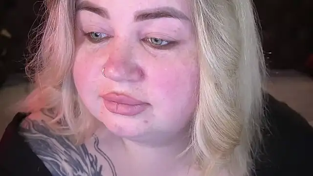 ZaraReignn online show from April 2026 08:32:01 PM