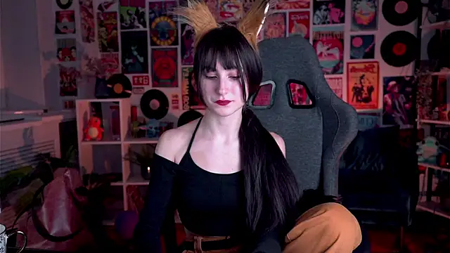 LuxRayi online show from February 2025 06:08:02 PM