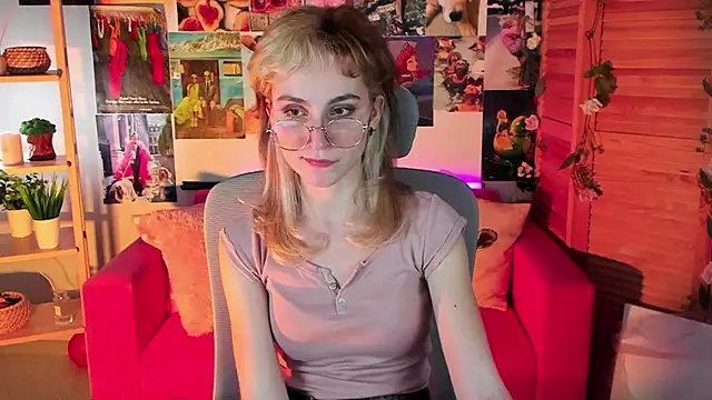 LuxRayi online show from March 2025 09:35:01 PM