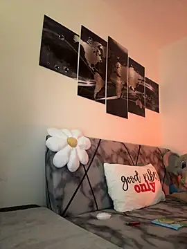 Eelleen online show from December 2025 02:37:02 PM