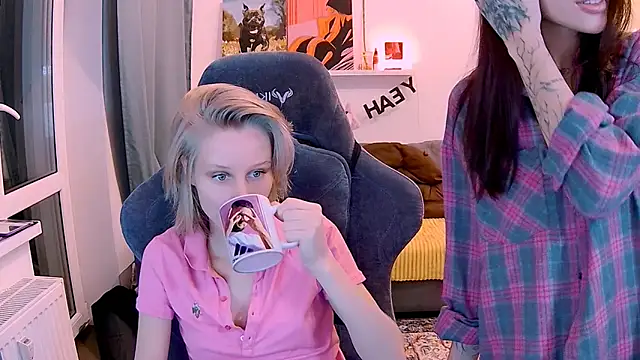 KatiKate online show from November 2025 02:05:01 PM