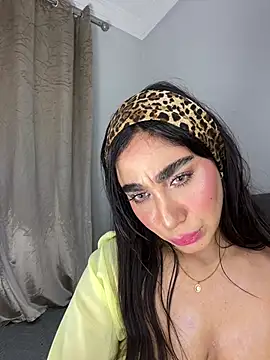 Snapshot of Meryem_Queen chatting on May 2026 01:56:02 AM Meryem Queen online show from May 2026 01:56:02 AM