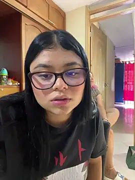 alissonfernandez  online show from October 2025 04:30:01 PM