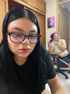 alissonfernandez  online show from October 2025 03:35:02 PM