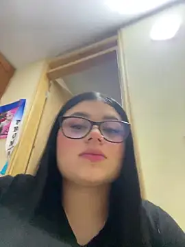 alissonfernandez  online show from December 2025 09:43:02 PM