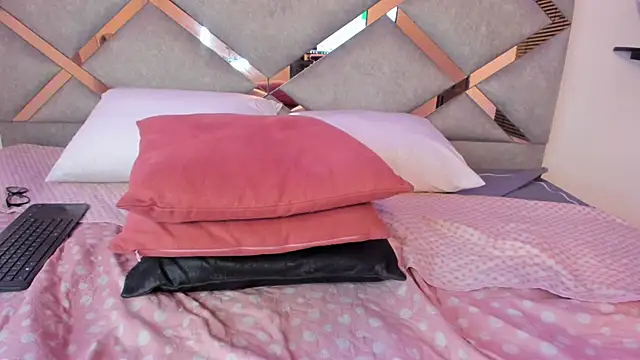 Snapshot of marian_pinzon chatting on February 2025 08:53:02 AM marian pinzon online show from February 2025 08:53:02 AM