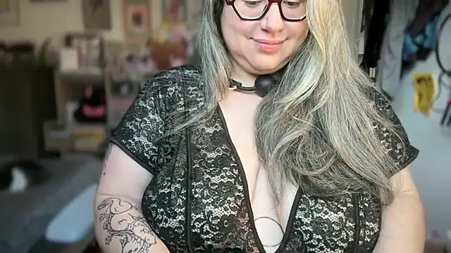 Snapshot of MimiParis chatting on January 2025 10:36:02 AM MimiParis online show from January 2025 10:36:02 AM