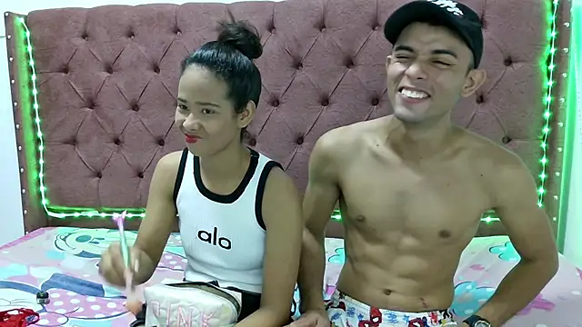 Snapshot of smiths_couple chatting on January 2025 01:16:02 AM smiths couple online show from January 2025 01:16:02 AM