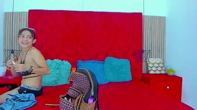 AmeliaANDEmily online show from February 2025 07:48:02 PM