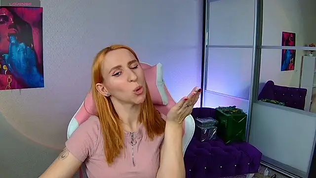 AliceBYKiss online show from January 2025 07:11:01 PM