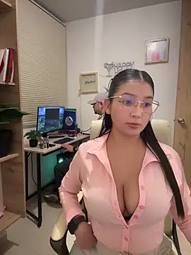 Snapshot of licky_lu chatting on May 2026 01:44:01 AM licky lu online show from May 2026 01:44:01 AM