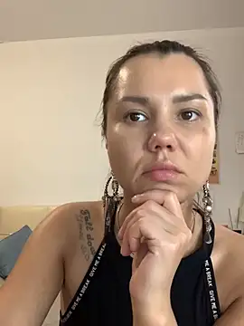 Snapshot of MiraMiss chatting on November 2025 10:50:02 AM MiraMiss online show from November 2025 10:50:02 AM