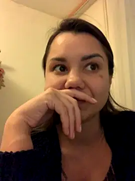 Snapshot of MiraMiss chatting on November 2025 09:15:01 PM MiraMiss online show from November 2025 09:15:01 PM