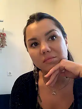 Snapshot of MiraMiss chatting on November 2025 09:21:01 AM MiraMiss online show from November 2025 09:21:01 AM